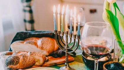 爱游戏全站app注册-“足球智者”：某某教练解读战术变革心得，足球技战术训练全书