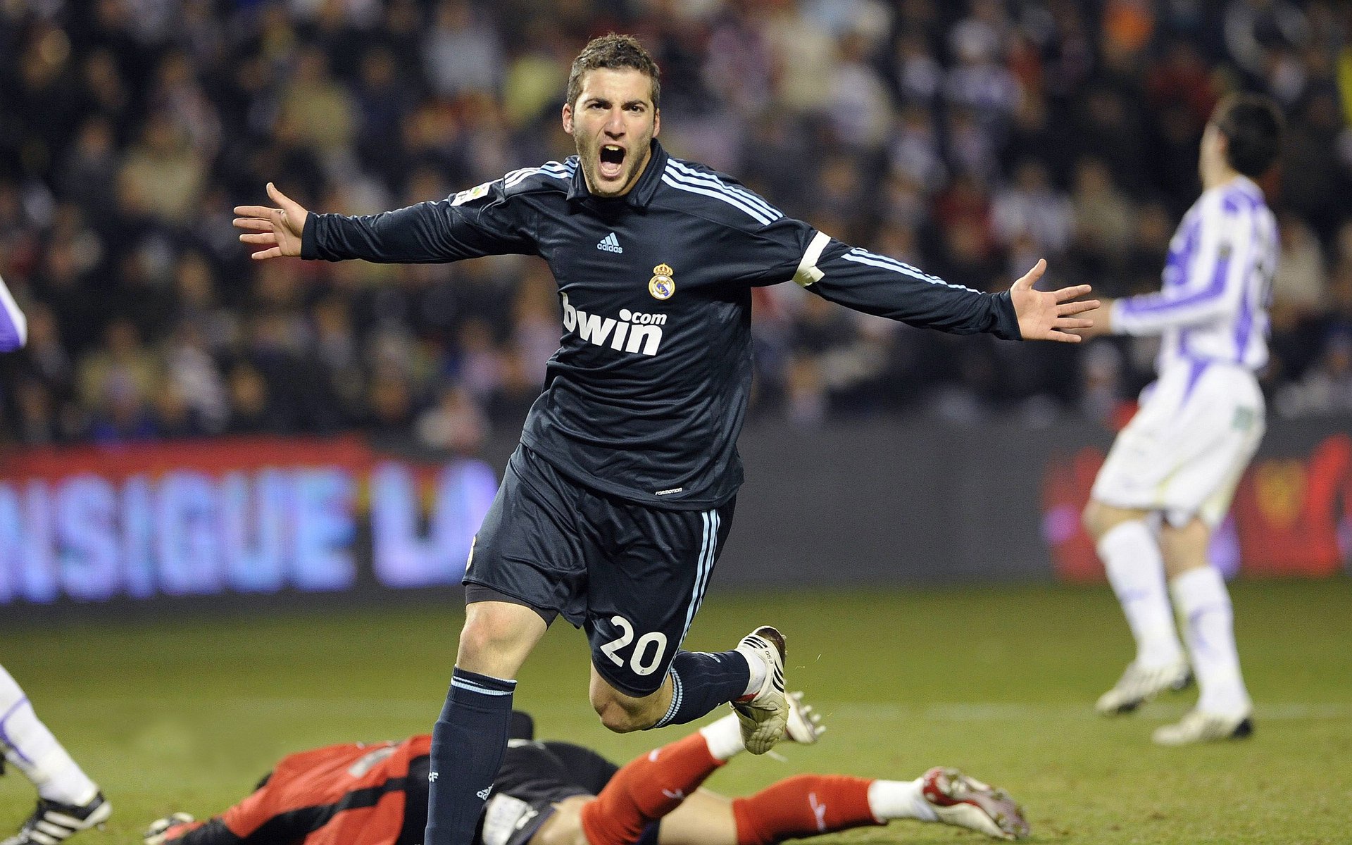 乌拉圭男足在巴黎奥运会上展现出强大的团队协作能力，乌拉圭男足阵容