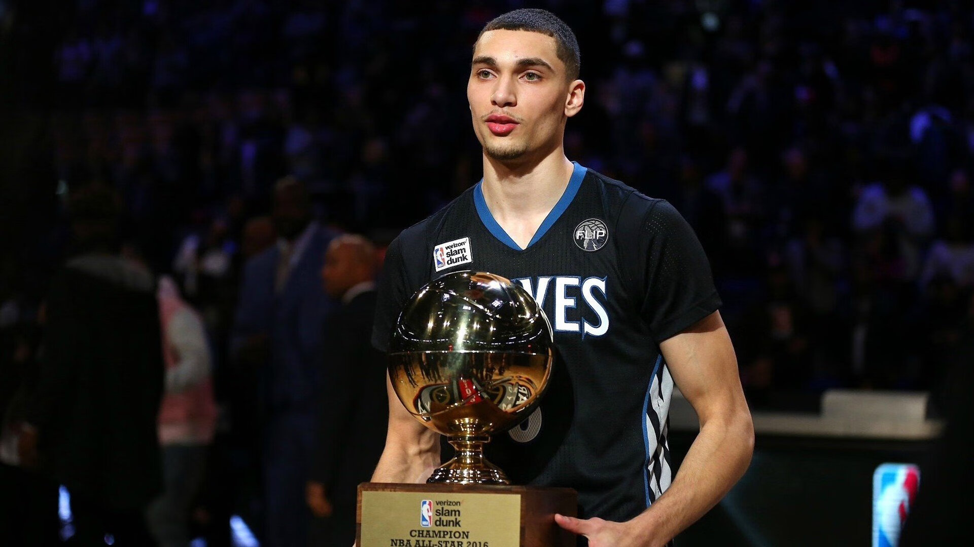 场上最佳:王强最后一记三分点燃全场激情!,最佳现场王宝强